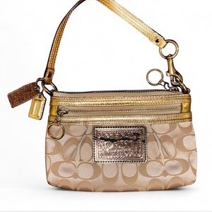 Vintage Coach Poppy Wristlet – Hot Pink Interior